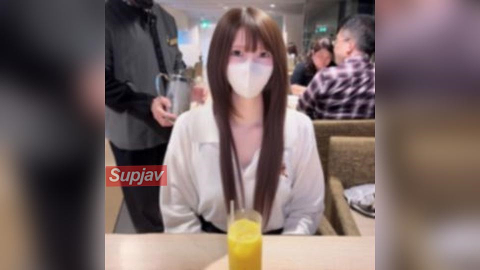 FC2PPV 4926190 *大阴蒂* [初次，无码] 一位沉迷赌博且身无分文的弹珠机店员决定出演这部影片。她那如舒芙蕾般柔软的乳房极其敏感，绝对能让人怀孕。
