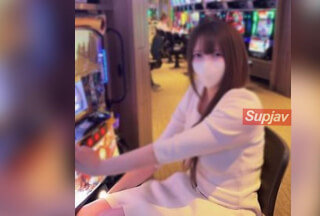 FC2PPV 4939451 ※乳首イキ【無修正】金欠でお金借りに来た関西女子をハメ撮り。敏感デカクリを弄られよがる彼女に真正中出し。。。